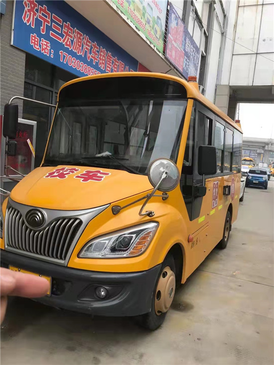 19座幼兒園校車